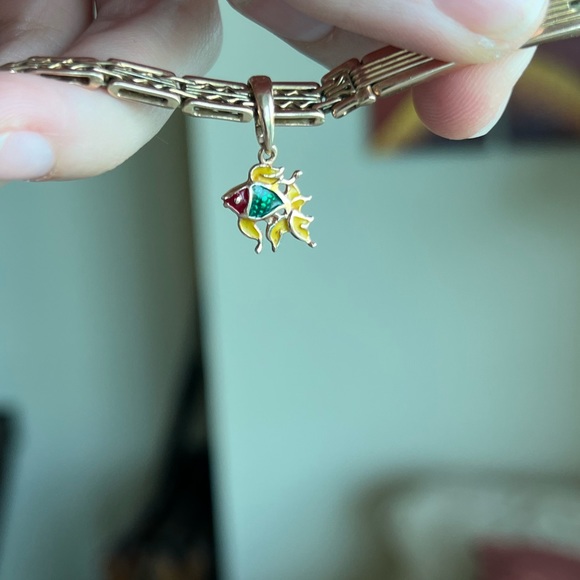 Solid Rose gold gold fish pendant - Picture 2 of 7